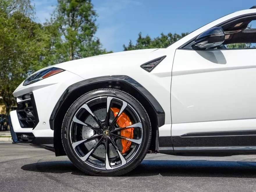2022 Lamborghini Urus photo 39