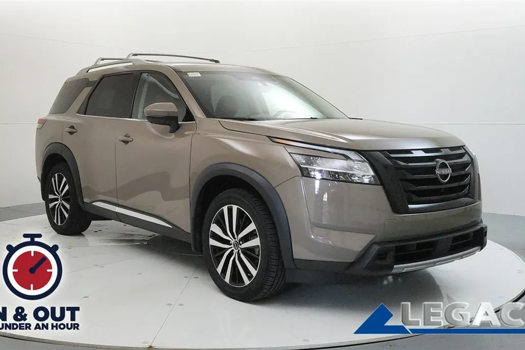 2023 Nissan Pathfinder Platinum photo 1