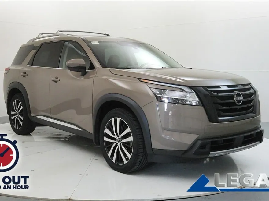 2023 Nissan Pathfinder Platinum photo 1