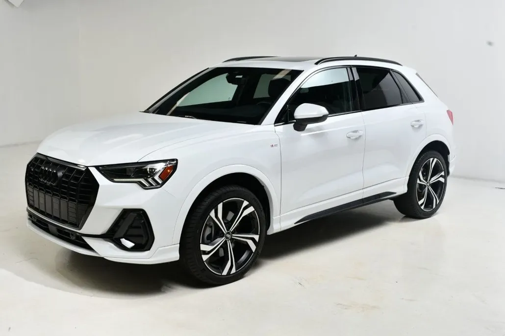2024 Audi Q3 S line Premium Plus 45 TFSI photo 1
