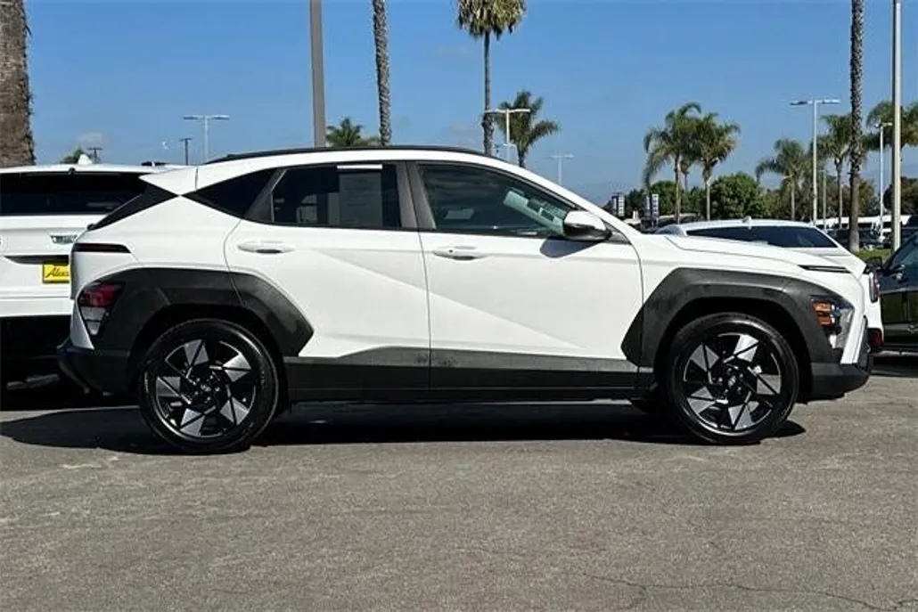 2025 Hyundai Kona SEL photo 1