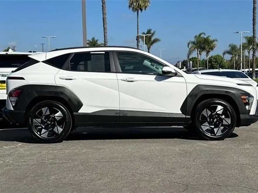 2025 Hyundai Kona SEL photo 1
