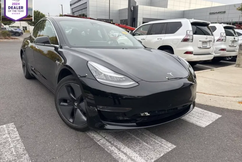 2019 Tesla Model 3 Standard Range Plus photo 1