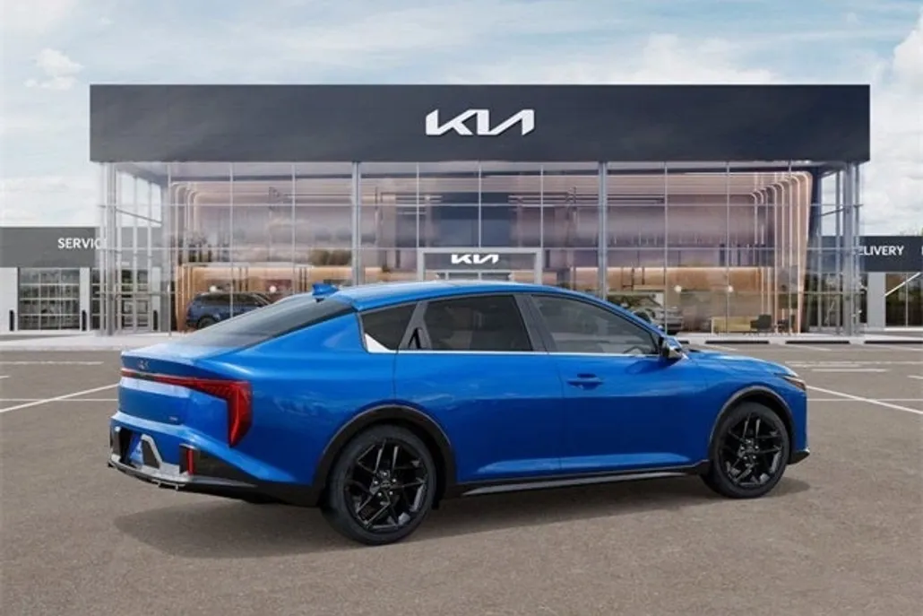 2025 Kia K4 GT-Line Turbo photo 1