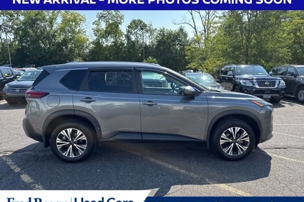 2023 Nissan Rogue SV photo 1