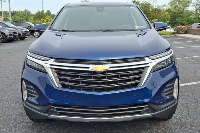 2022 Chevrolet Equinox LT photo 1