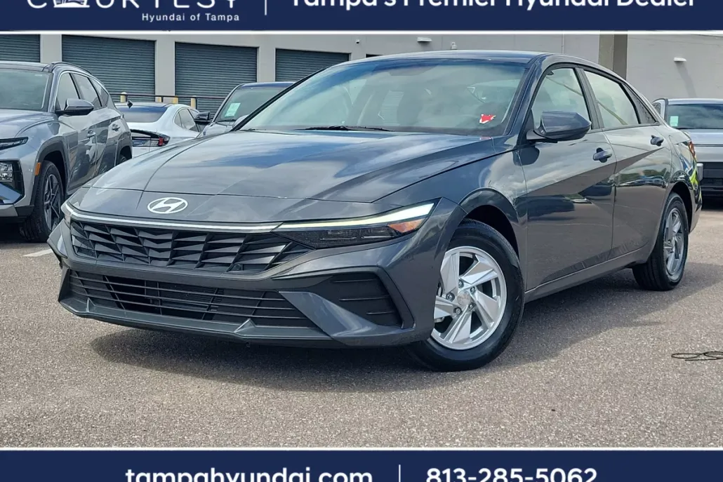2025 Hyundai Elantra SE photo 1
