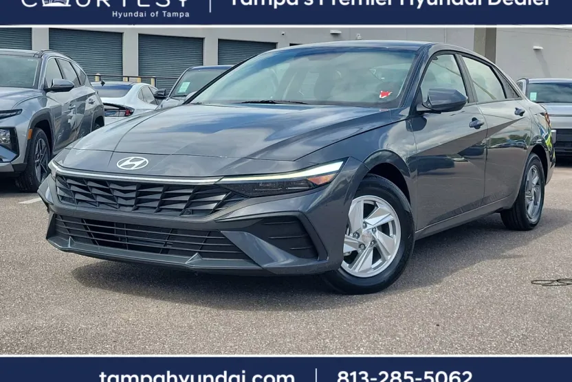 2025 Hyundai Elantra SE photo 1