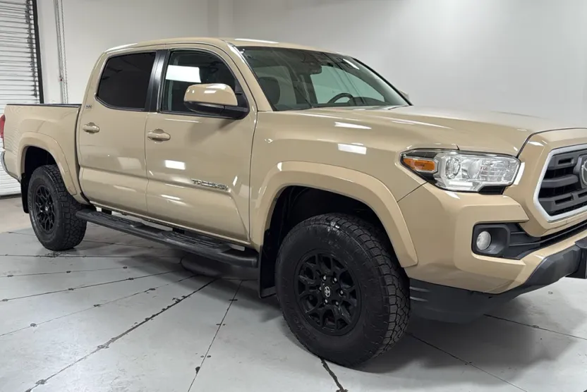 2019 Toyota Tacoma SR5 photo 1