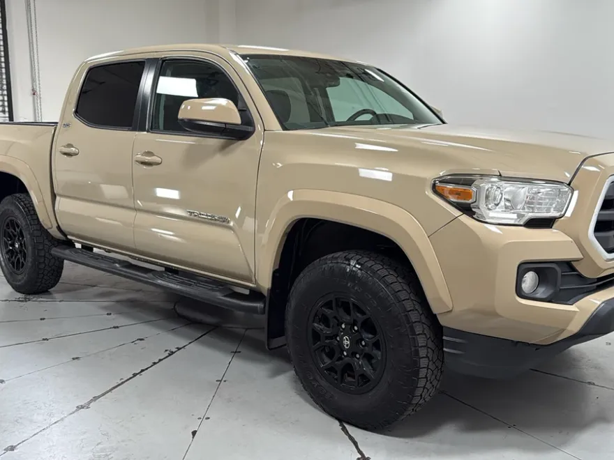 2019 Toyota Tacoma SR5 photo 1