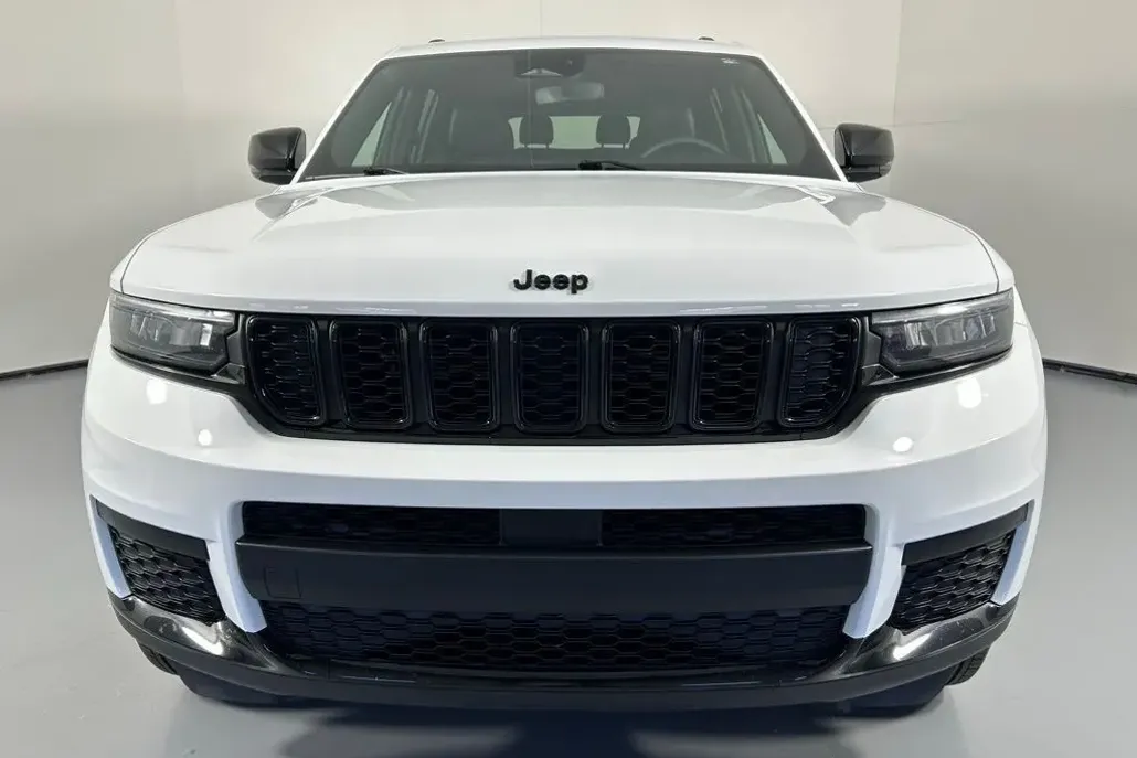 2024 Jeep Grand Cherokee Altitude photo 1