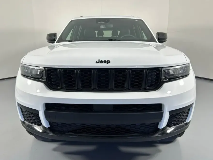 2024 Jeep Grand Cherokee Altitude photo 1