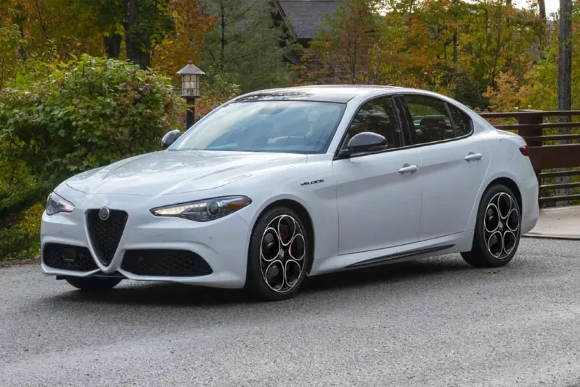 2023 Alfa Romeo Giulia Ti Veloce photo 1