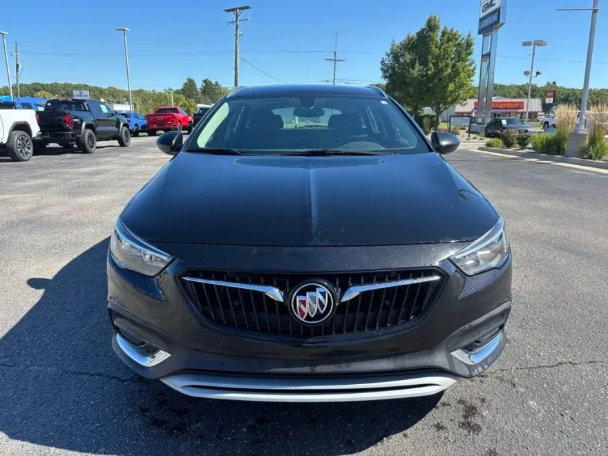 2018 Buick Regal TourX Essence photo 1