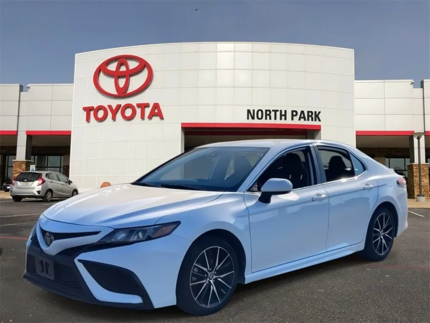 2024 Toyota Camry SE photo 1