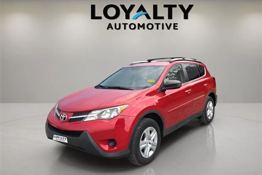 2015 Toyota RAV4 LE photo 1