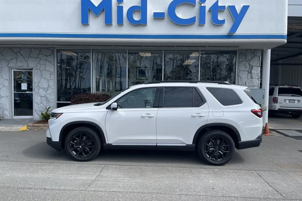 2025 Honda Pilot Touring photo 1