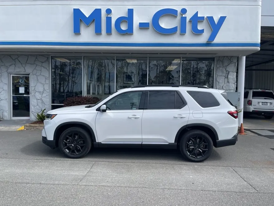 2025 Honda Pilot Touring photo 1