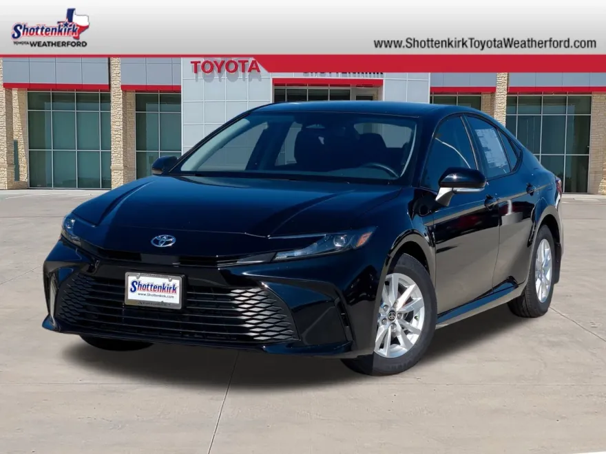 2025 Toyota Camry LE photo 1