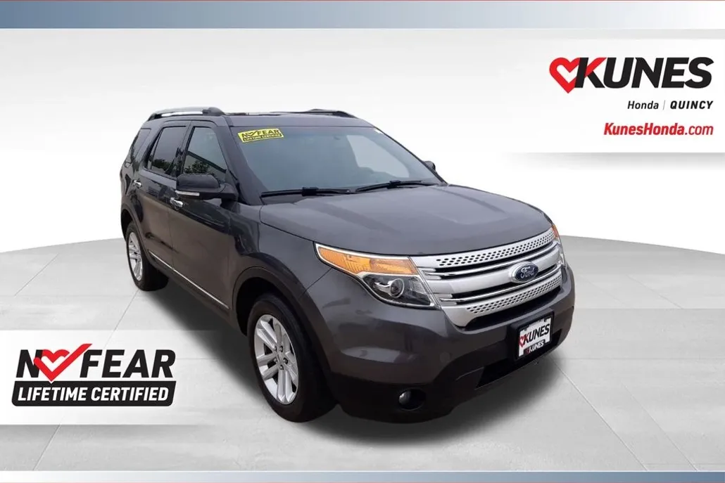 2015 Ford Explorer XLT photo 1