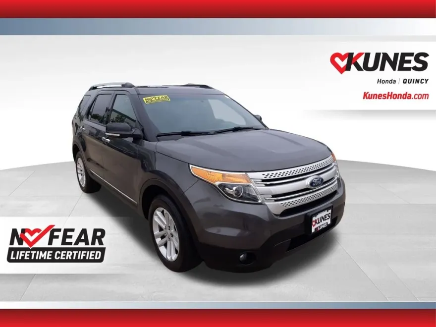 2015 Ford Explorer XLT photo 1