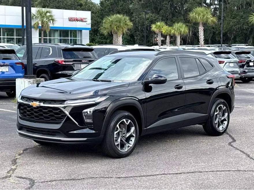 2024 Chevrolet Trax LT photo 1