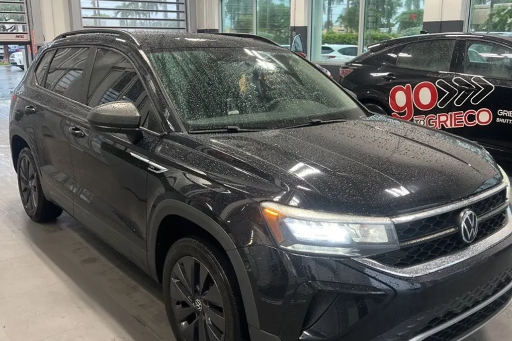 2022 Volkswagen Taos S photo 1