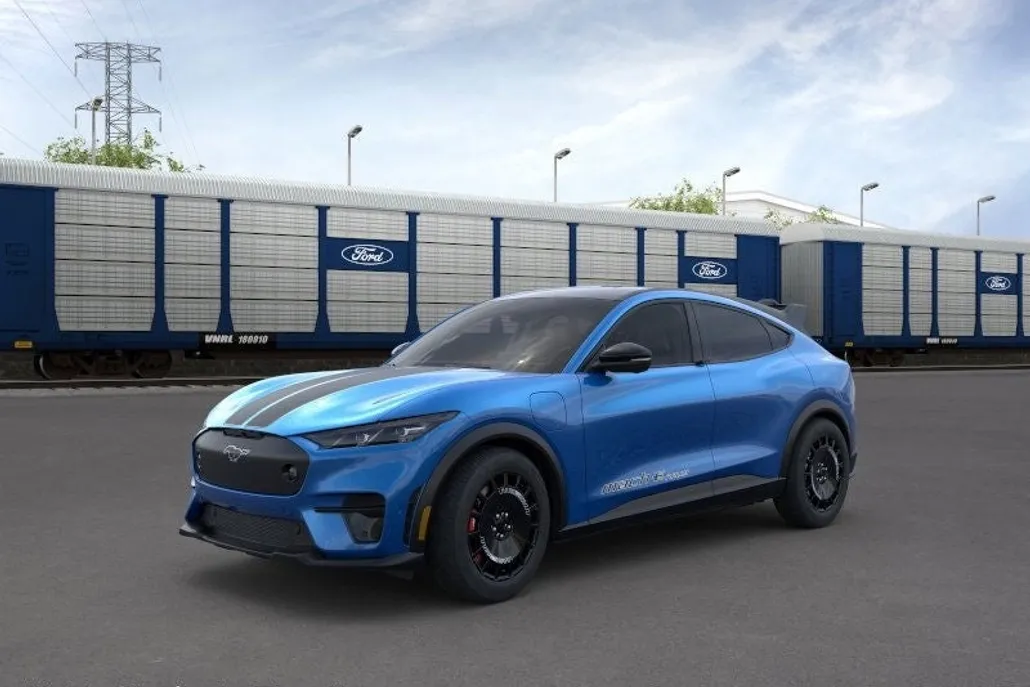 2025 Ford Mustang Mach-E GT photo 1