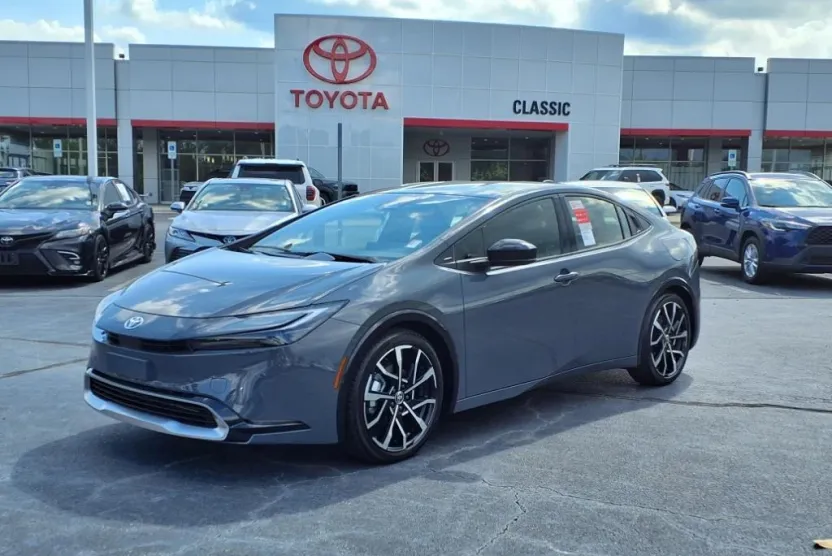 2025 Toyota Prius Plug-in Hybrid XSE photo 1