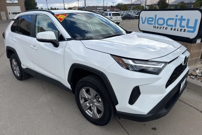 2025 Toyota RAV4 Hybrid XLE photo 1