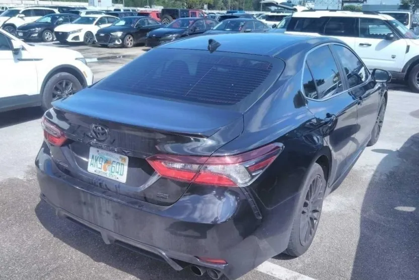 2023 Toyota Camry SE photo 1
