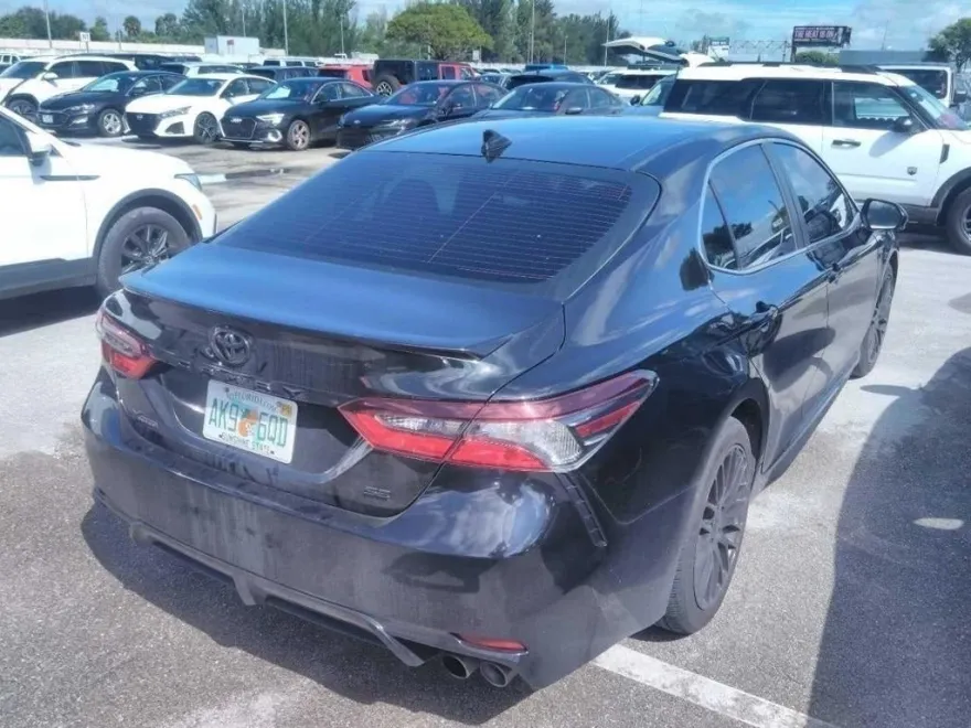 2023 Toyota Camry SE photo 1