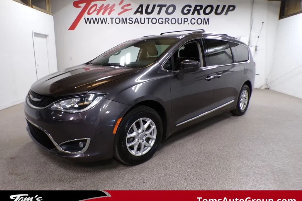2020 Chrysler Pacifica Touring L photo 1