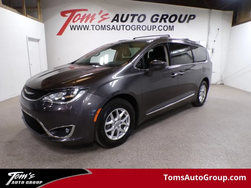 2020 Chrysler Pacifica Touring L photo 1