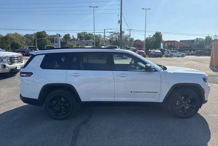 2021 Jeep Grand Cherokee Altitude photo 1