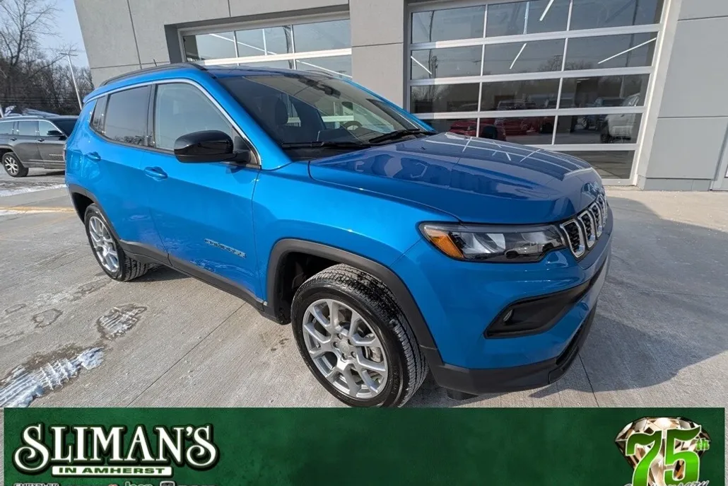 2024 Jeep Compass Latitude Lux photo 1