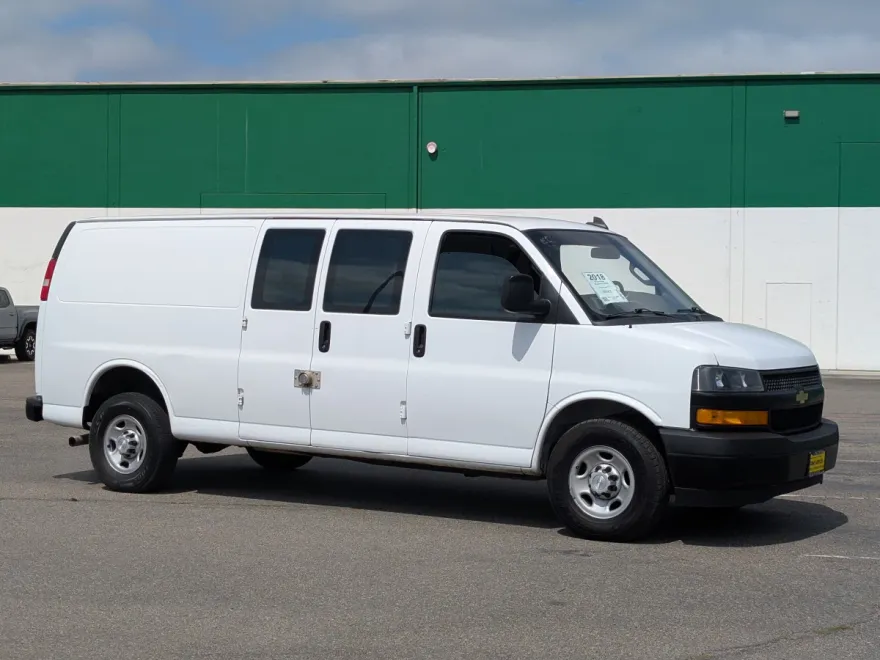 2018 Chevrolet Express 3500 Cargo Van photo 1