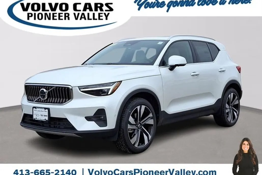 2025 Volvo XC40 AWD photo 1