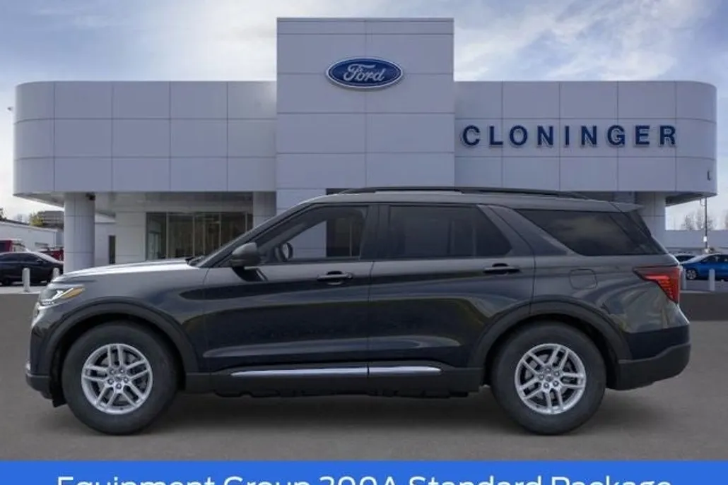 2025 Ford Explorer photo 1