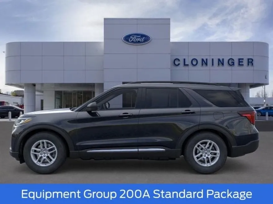 2025 Ford Explorer photo 1