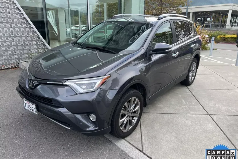 2017 Toyota RAV4 Limited photo 1