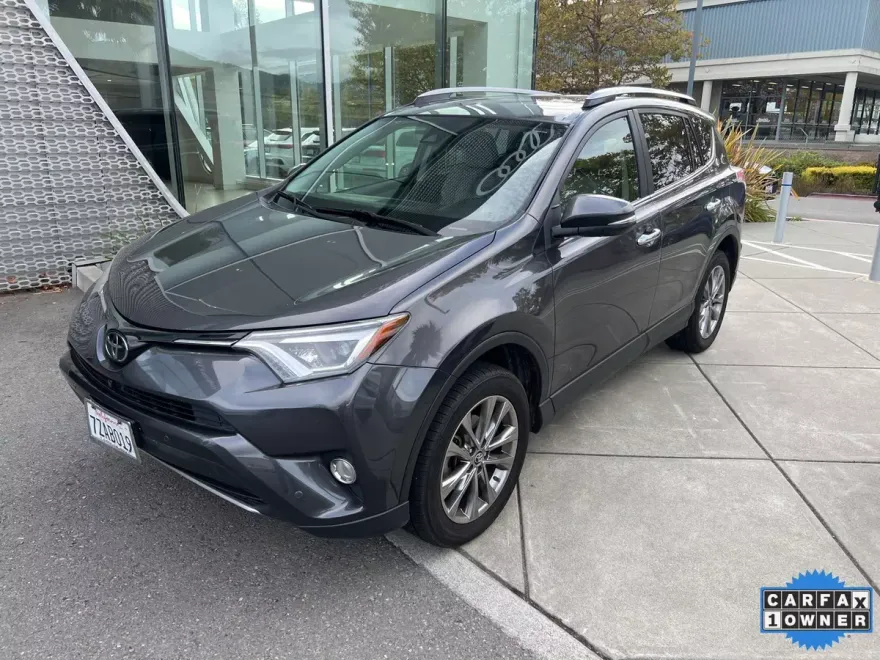 2017 Toyota RAV4 Limited photo 1