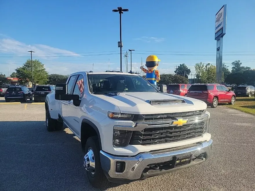 2024 Chevrolet Silverado 3500HD LT photo 1