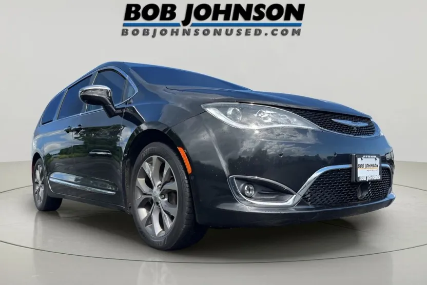 2020 Chrysler Pacifica Limited photo 1