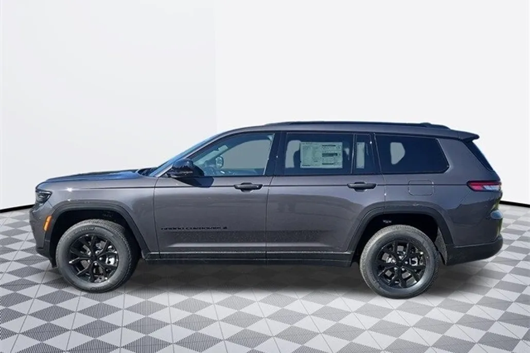 2025 Jeep Grand Cherokee Laredo Sport photo 1