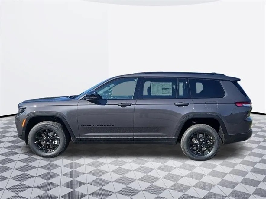 2025 Jeep Grand Cherokee Laredo Sport photo 1