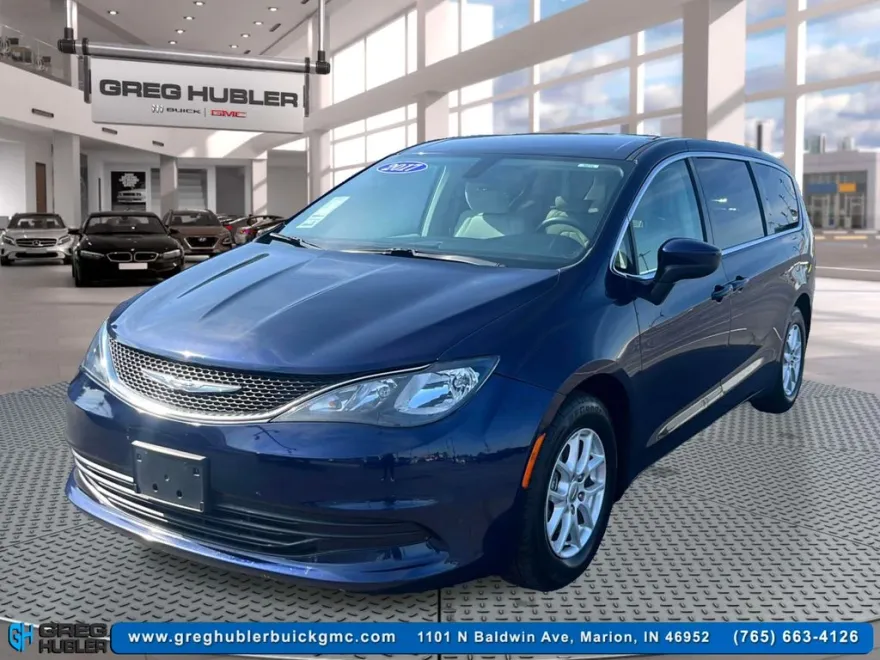 2017 Chrysler Pacifica Touring photo 1