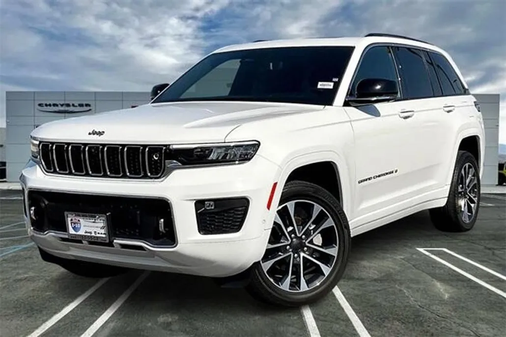 2023 Jeep Grand Cherokee Overland photo 1