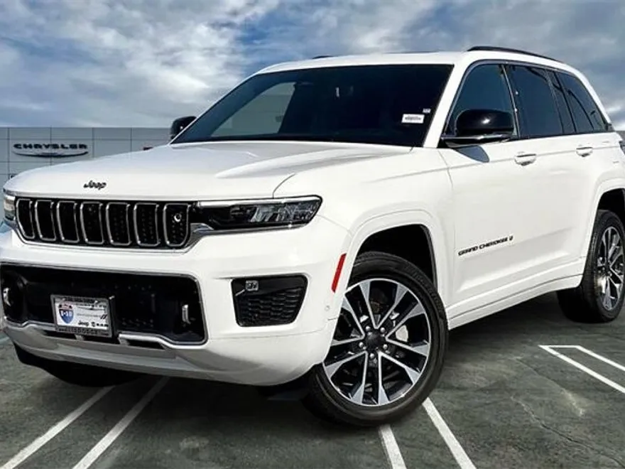 2023 Jeep Grand Cherokee Overland photo 1