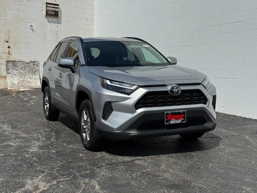 2025 Toyota RAV4 Hybrid XLE photo 1